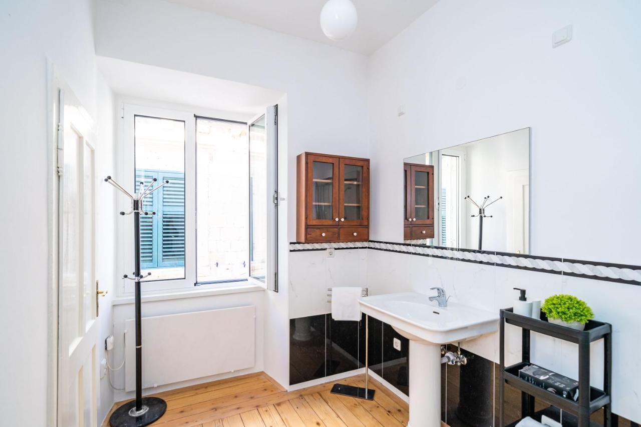 Laus Ii, Lovely Apartment In Old Town Дубровник Экстерьер фото